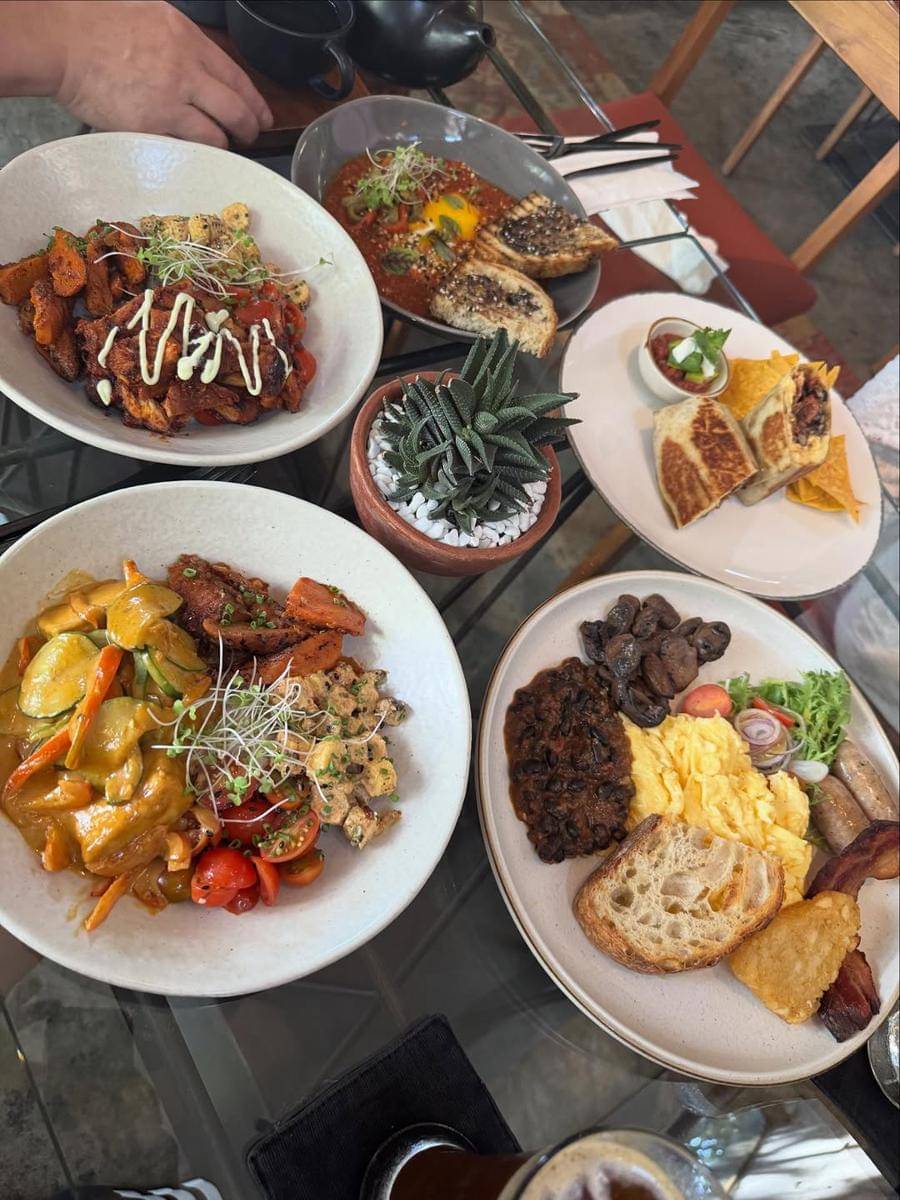 potret aktor Lee Chan Hyeong liburan di Bali