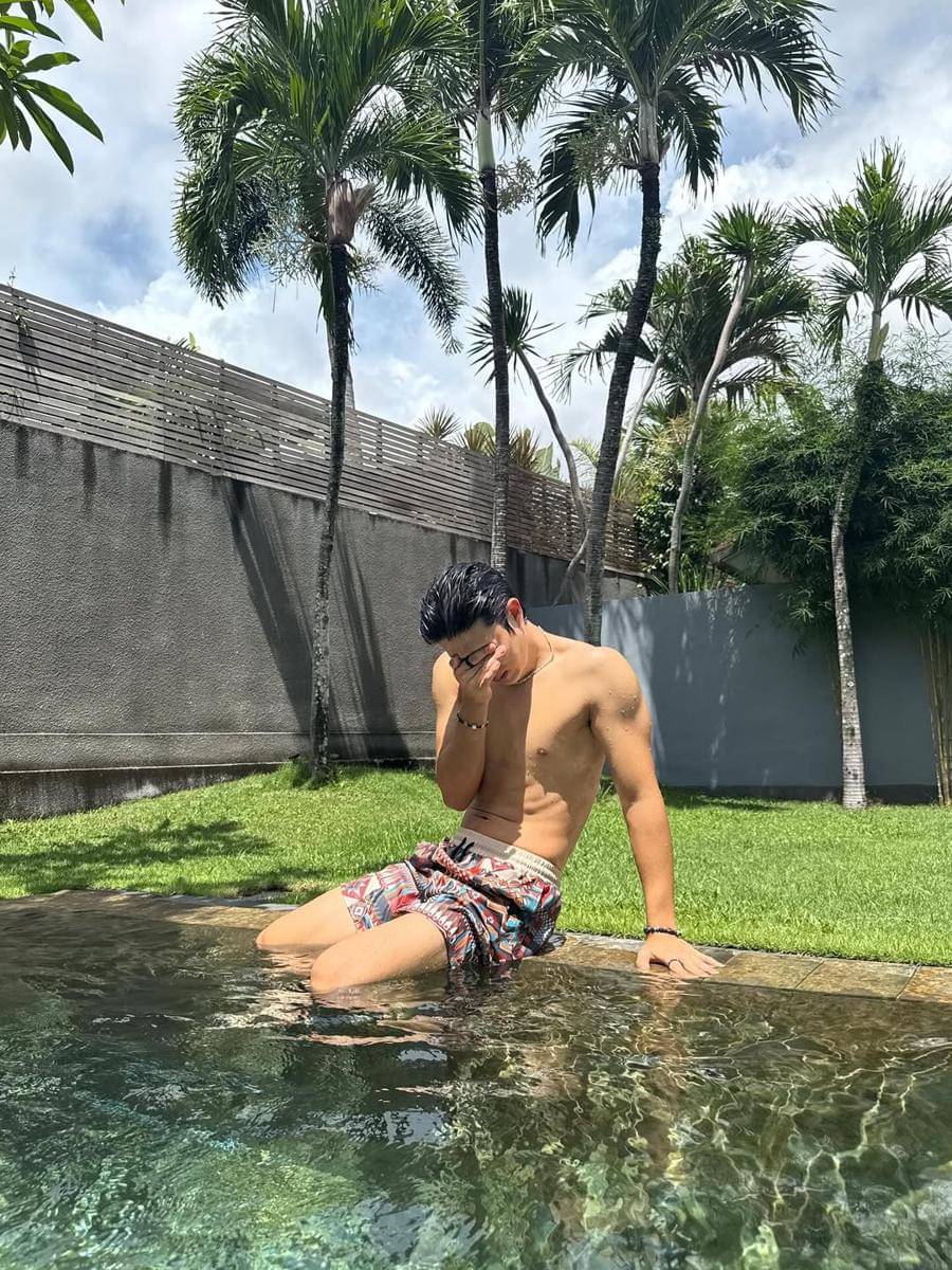 potret aktor Lee Chan Hyeong liburan di Bali