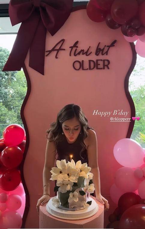 Artis di Ultah Rebbeca Kloppers (instagram.com/rklopperr)