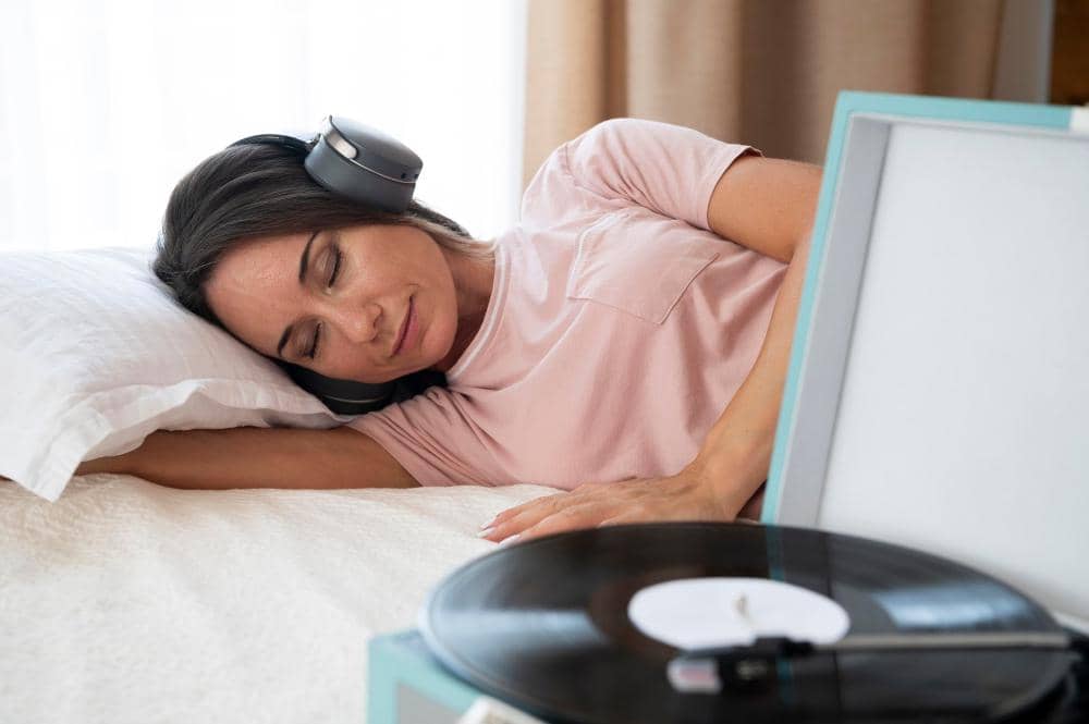 ilustrasi tidur dengan suara musik 