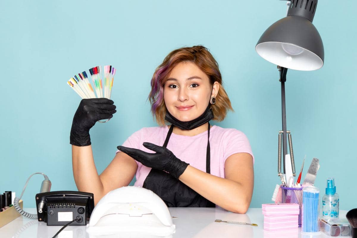 ilustrasi peralatan nail art