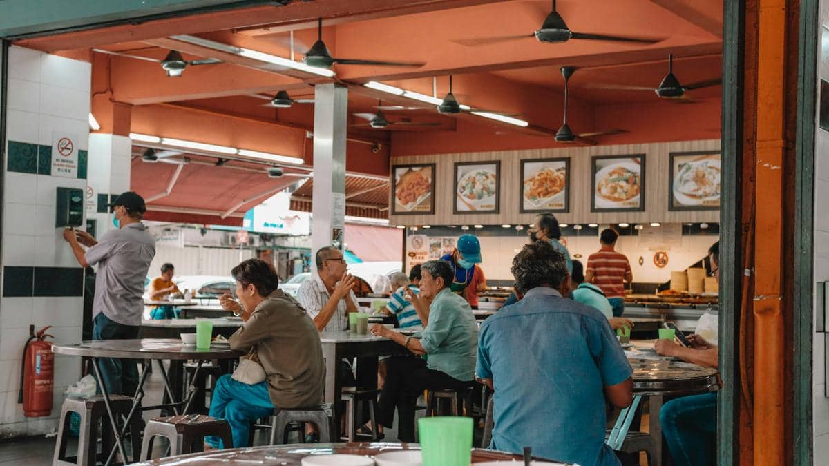 ilustrasi hawker centre di Singapura
