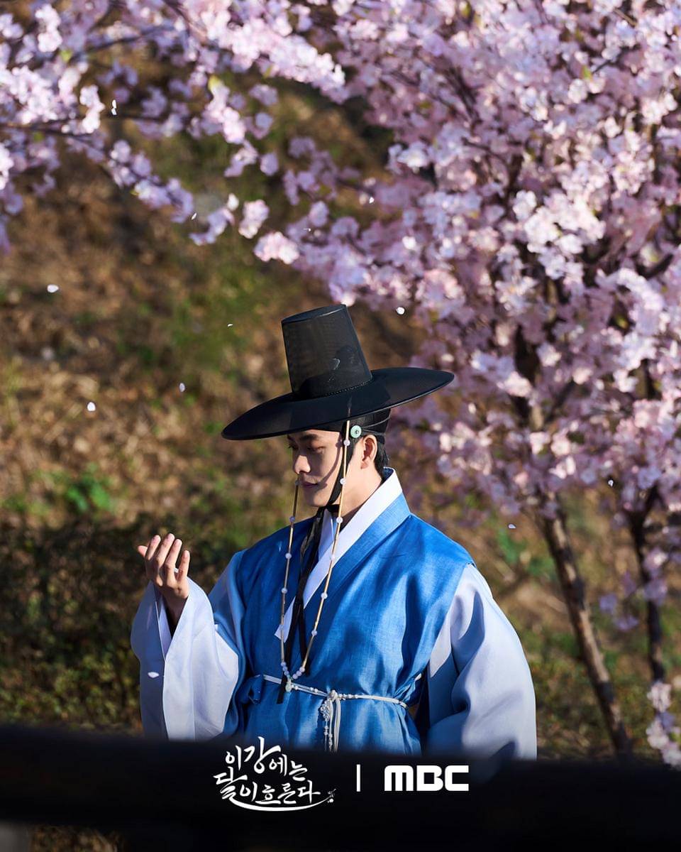 cuplikan drama Moon River 