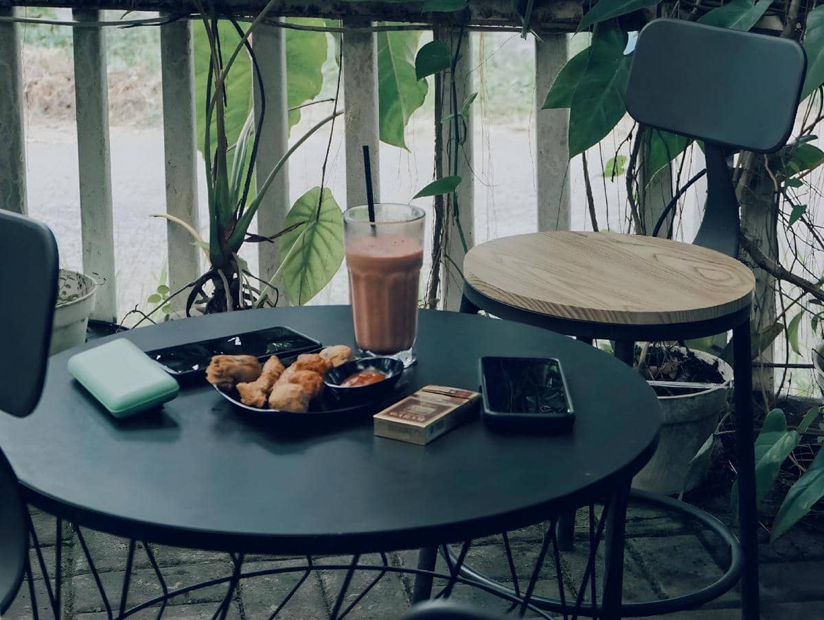 ilustrasi meja dan kursi minimalis