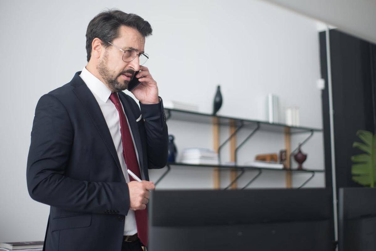 ilustrasi pemimpin pria