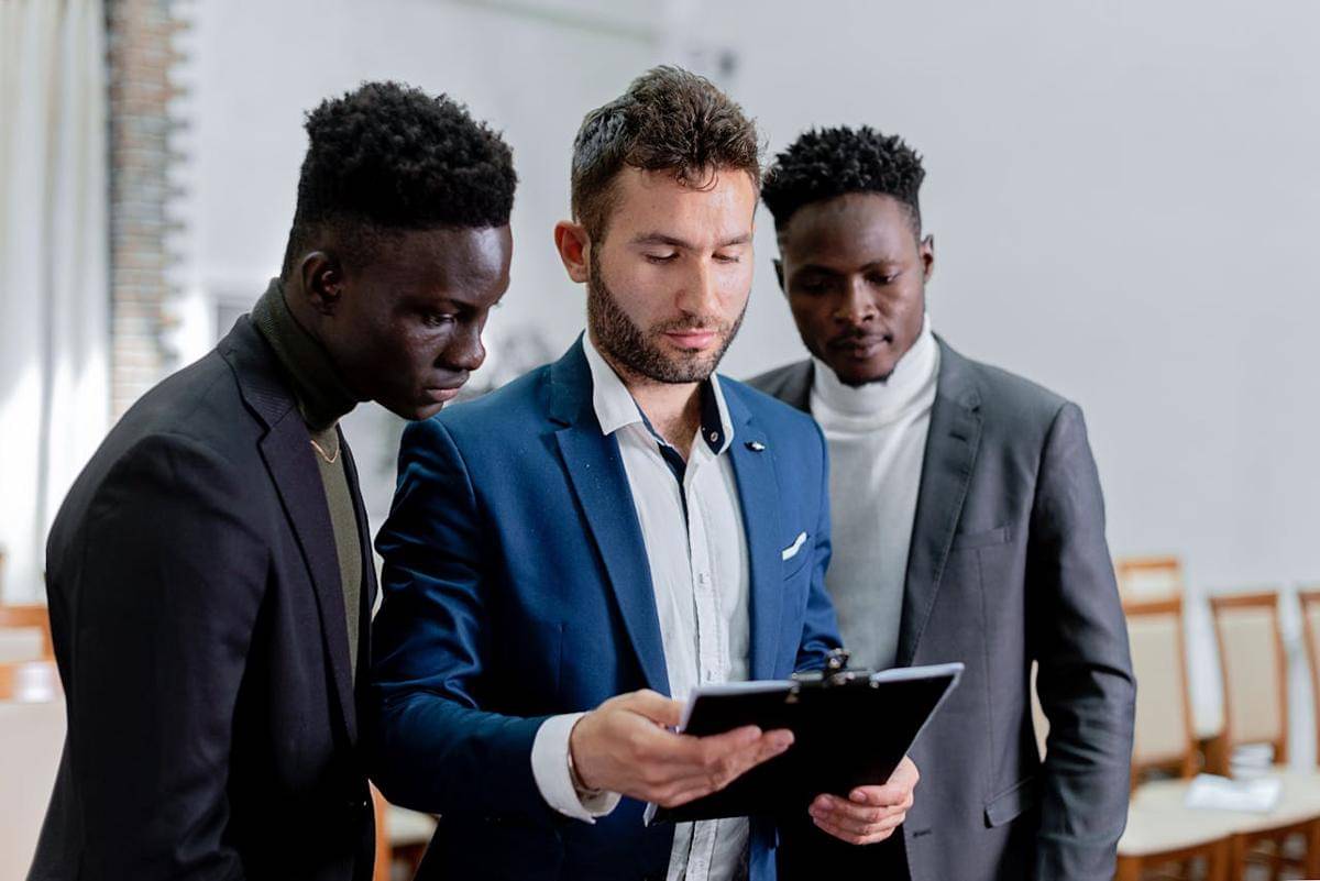 ilustrasi pemimpin pria