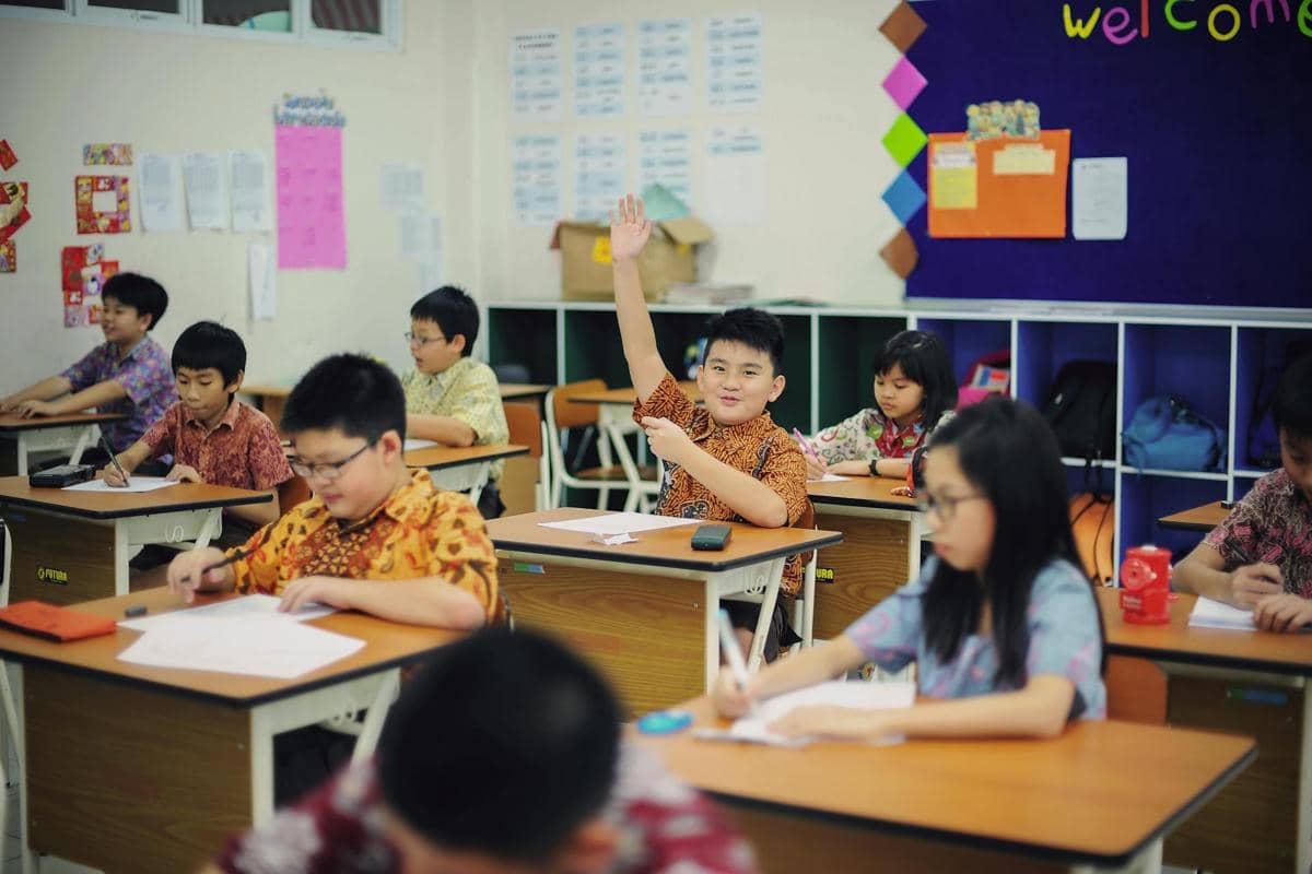 siswa belajar di kelas