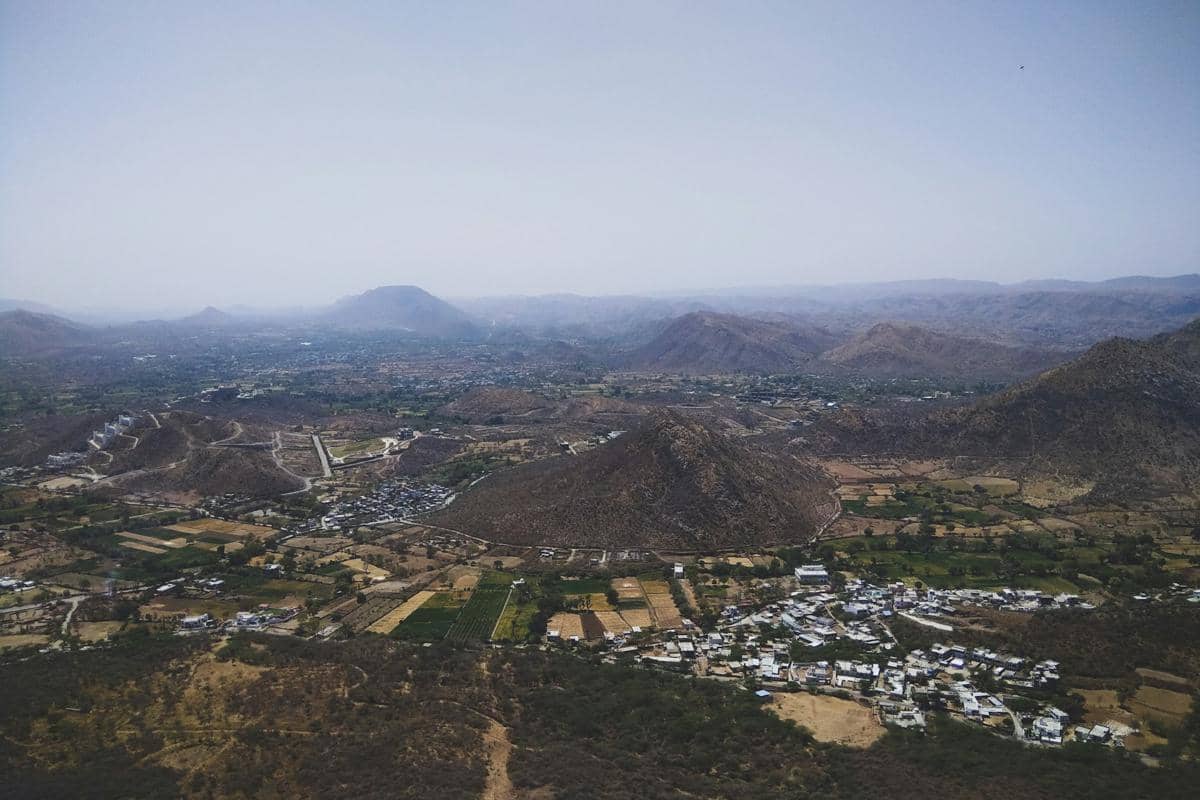 ilustrasi kaki pegunungan