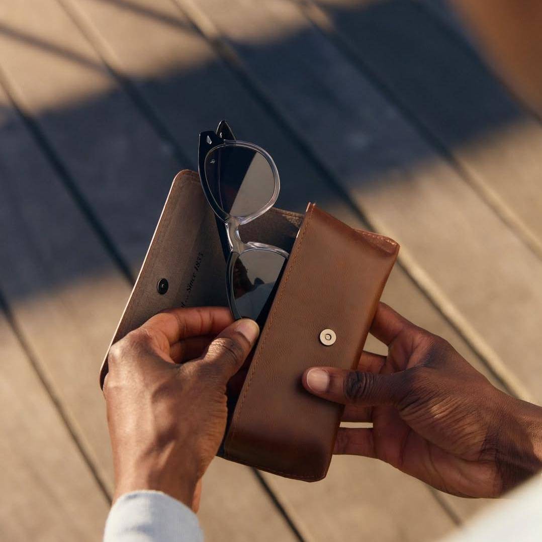 ilustrasi kacamata AO original