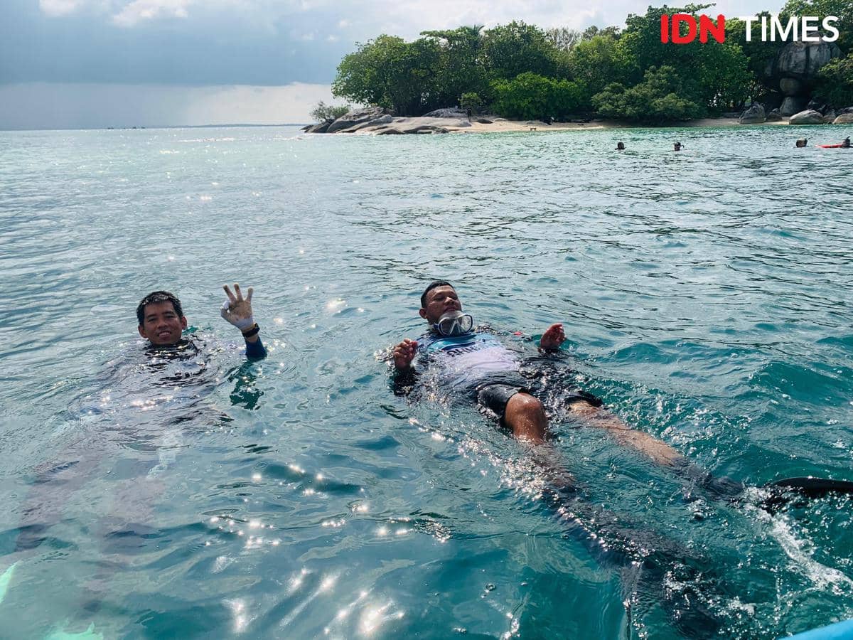 Para penyelam di Pulau Putri, Provinsi Bangka Belitung (IDN Times/Doni Hermawan)