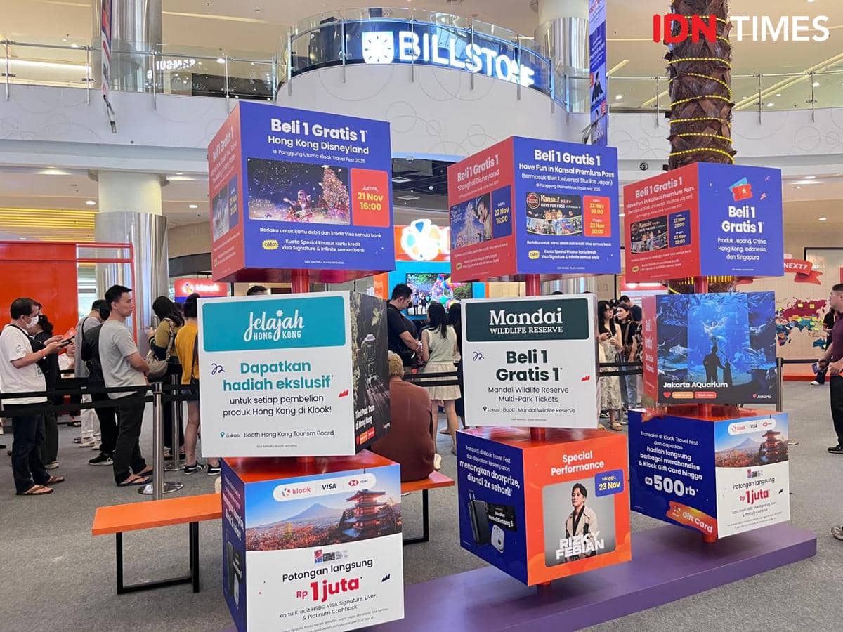 Potret berbagai promo di Klook Travel Fest 2025, Central Park Mall, Jakarta Barat