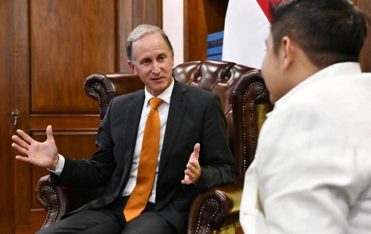 Sekretaris Kabinet, Teddy Indra Wijaya menerima Duta Besar Belanda untuk Indonesia, Marc Gerritsen, di kantor Sekretariat Kabinet (Instagram/@sekretariat.kabinet)