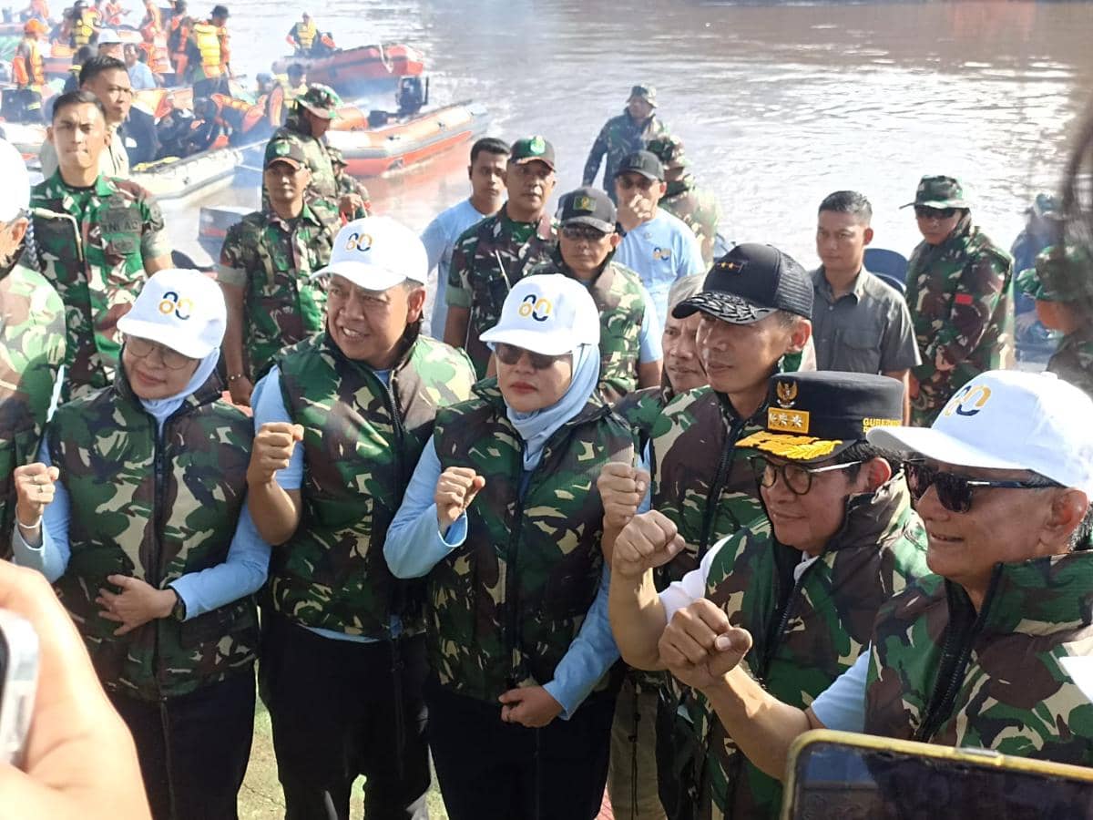 Kegiatan sehat bersih di Sungai Ciliwung