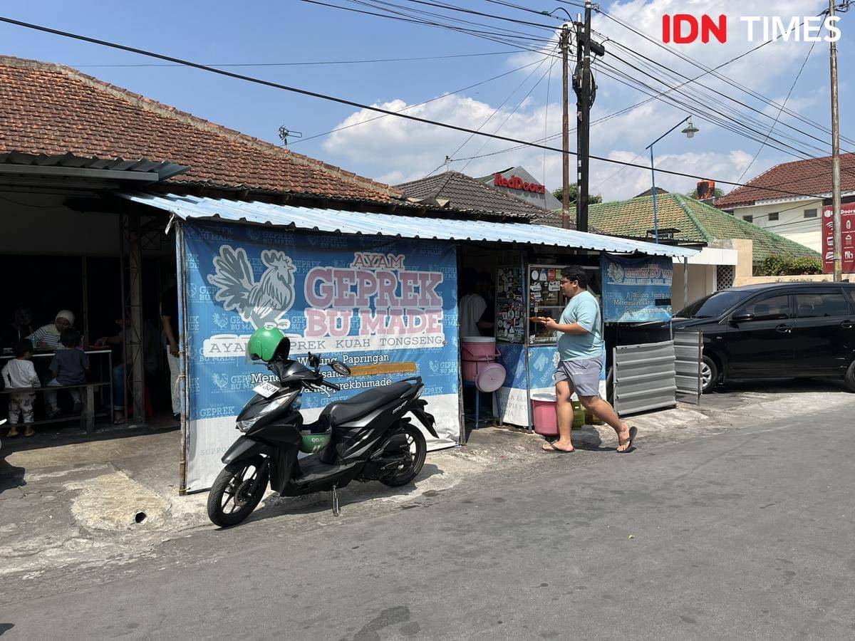 Potret warung Ayam Geprek Bu Made  