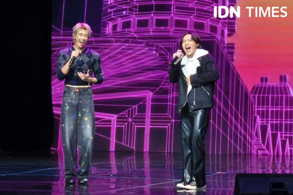 WhyLucas dan Bianura saat tampil di Chuang Asia Mini Tour 2025 di Jakarta, Kamis (20/11/2025)