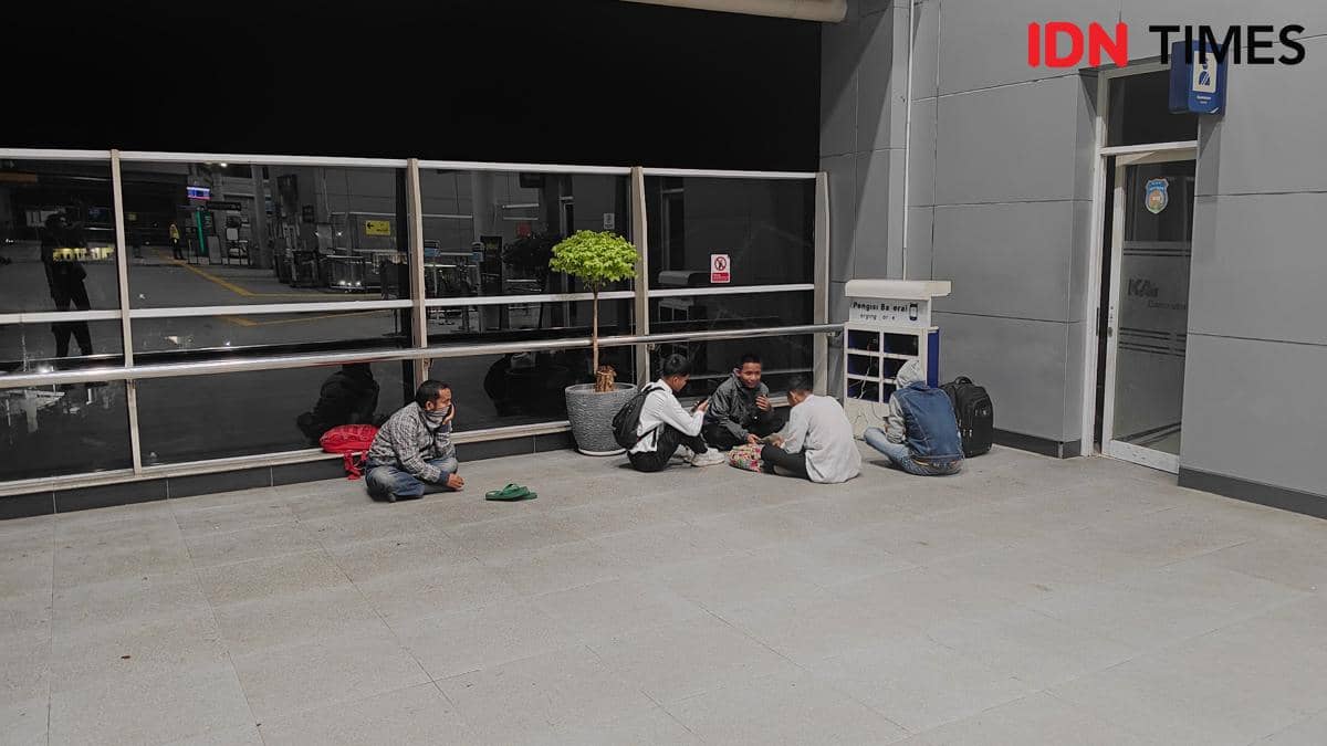 Stasiun Cikarang, penumpang kereta, KRL, Commuter Line 