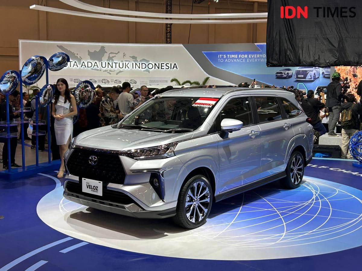Toyota Veloz Hybrid melantai di GJAW 2025 (IDN Times/Fadhliansyah)