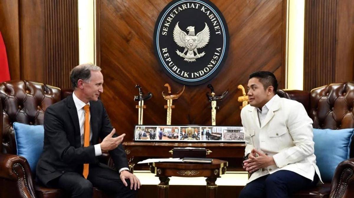 Sekretaris Kabinet, Teddy Indra Wijaya menerima Duta Besar Belanda untuk Indonesia, Marc Gerritsen, di kantor Sekretariat Kabinet (Instagram/@sekretariat.kabinet)
