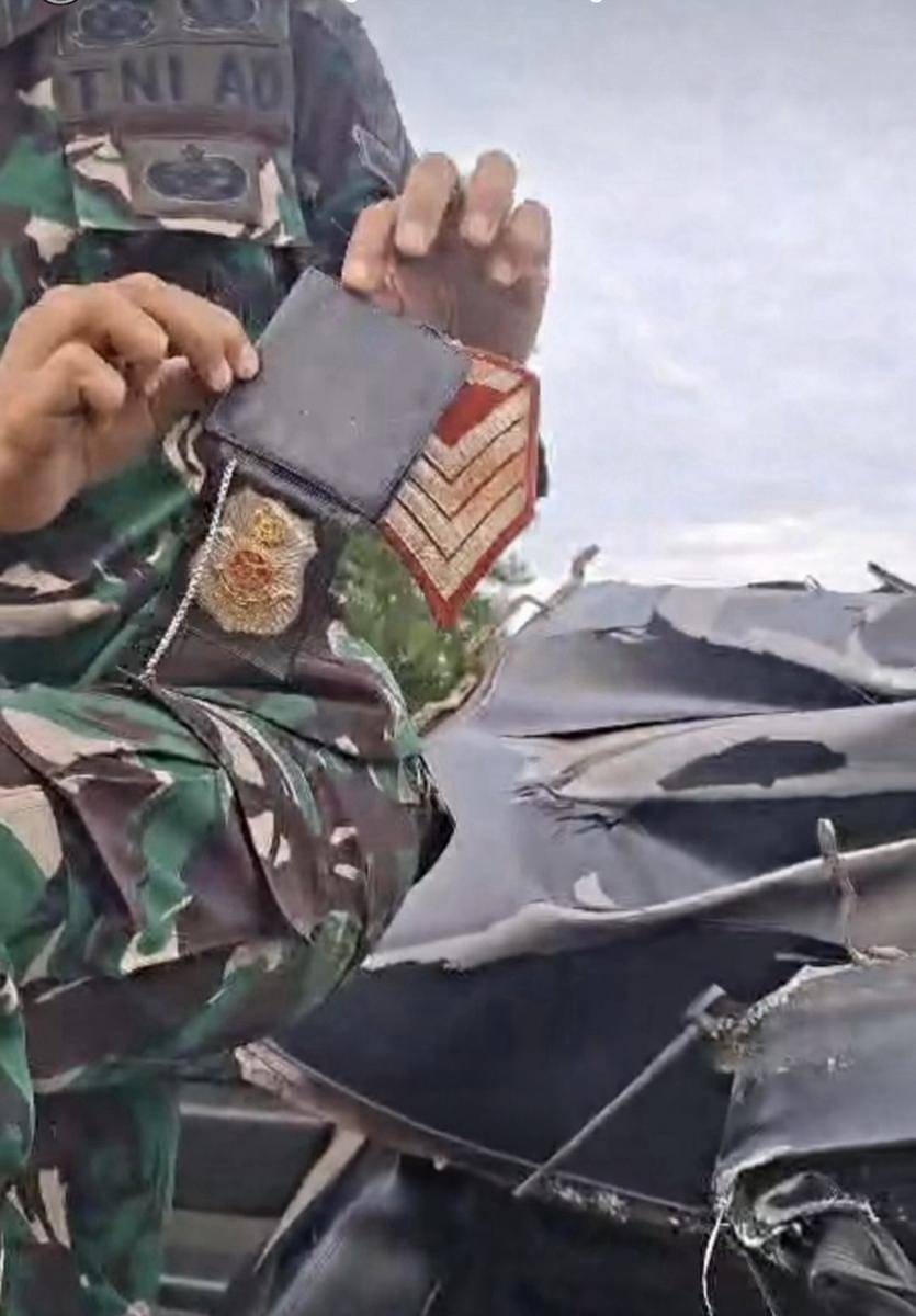 Barang bukti yang ditemukan usai kecelakaan di ruas Jalan Trans Tol Sumatra KM 136 B di mana ditemukan 90 ribu butir ekstasi