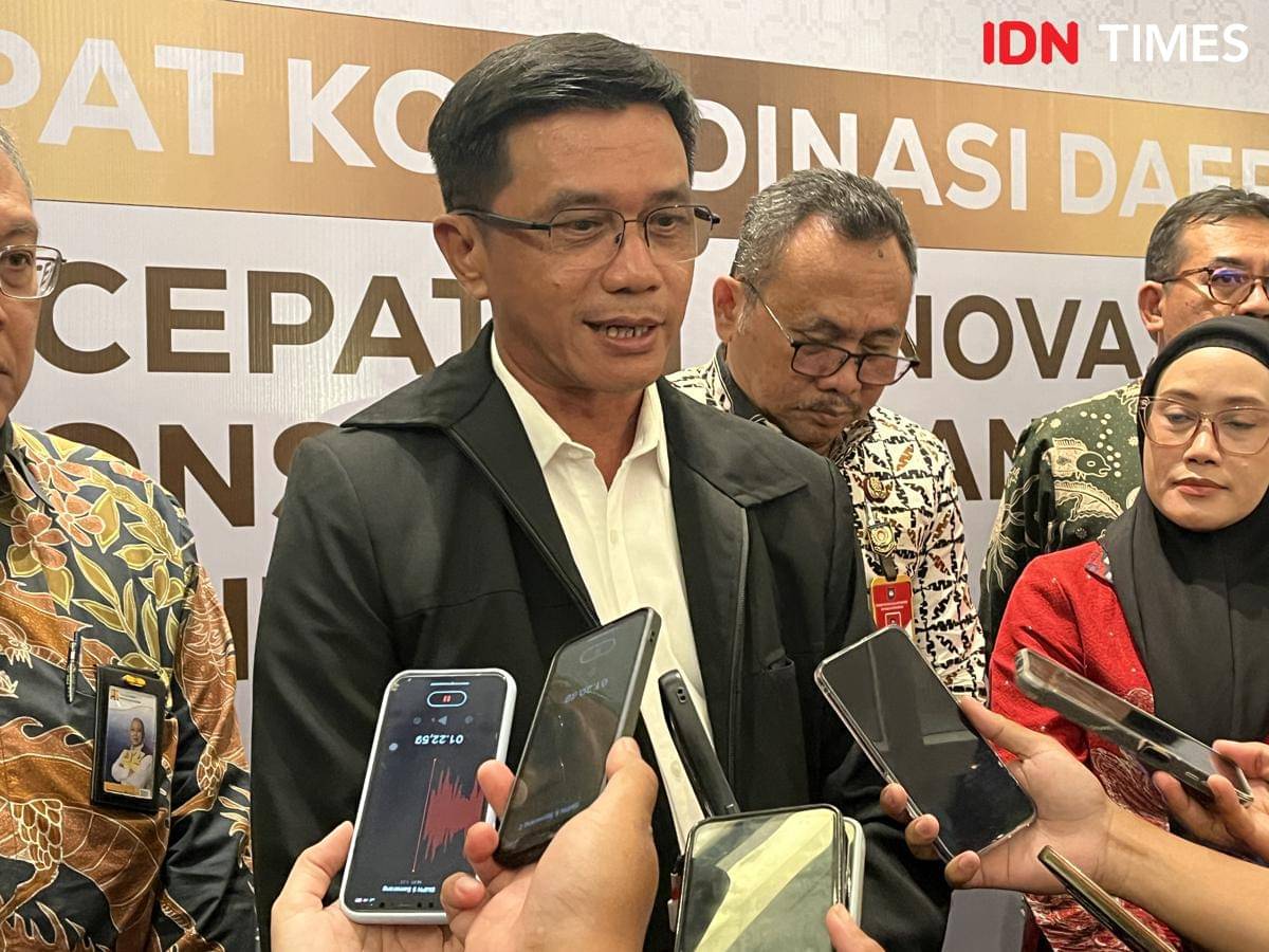 Deputi Bidang Koordinasi Pemberdayaan Masyarakat Desa, Daerah Tertinggal, dan Daerah Tertentu Kementerian Koordinator Pemberdayaan Masyarakat (KKMP), Abdul Haris hadir di di acara Rapat Koordinasi Daerah (Rakorda) untuk Percepatan Renovasi dan Rekonstruksi Bangunan Pesantren di Provinsi Jawa Tengah, Jumat (21/11/2025). (IDN Times/Anggun Puspitoningrum)