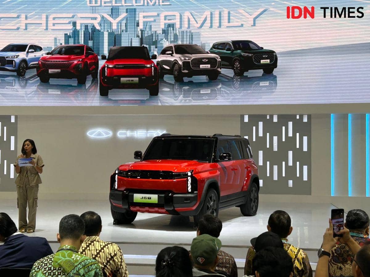 Chery J6T saat diluncurkan di Gaikindo Jakarta Auto Week (GJAW) 2025, Jumat (21/11/2025). 