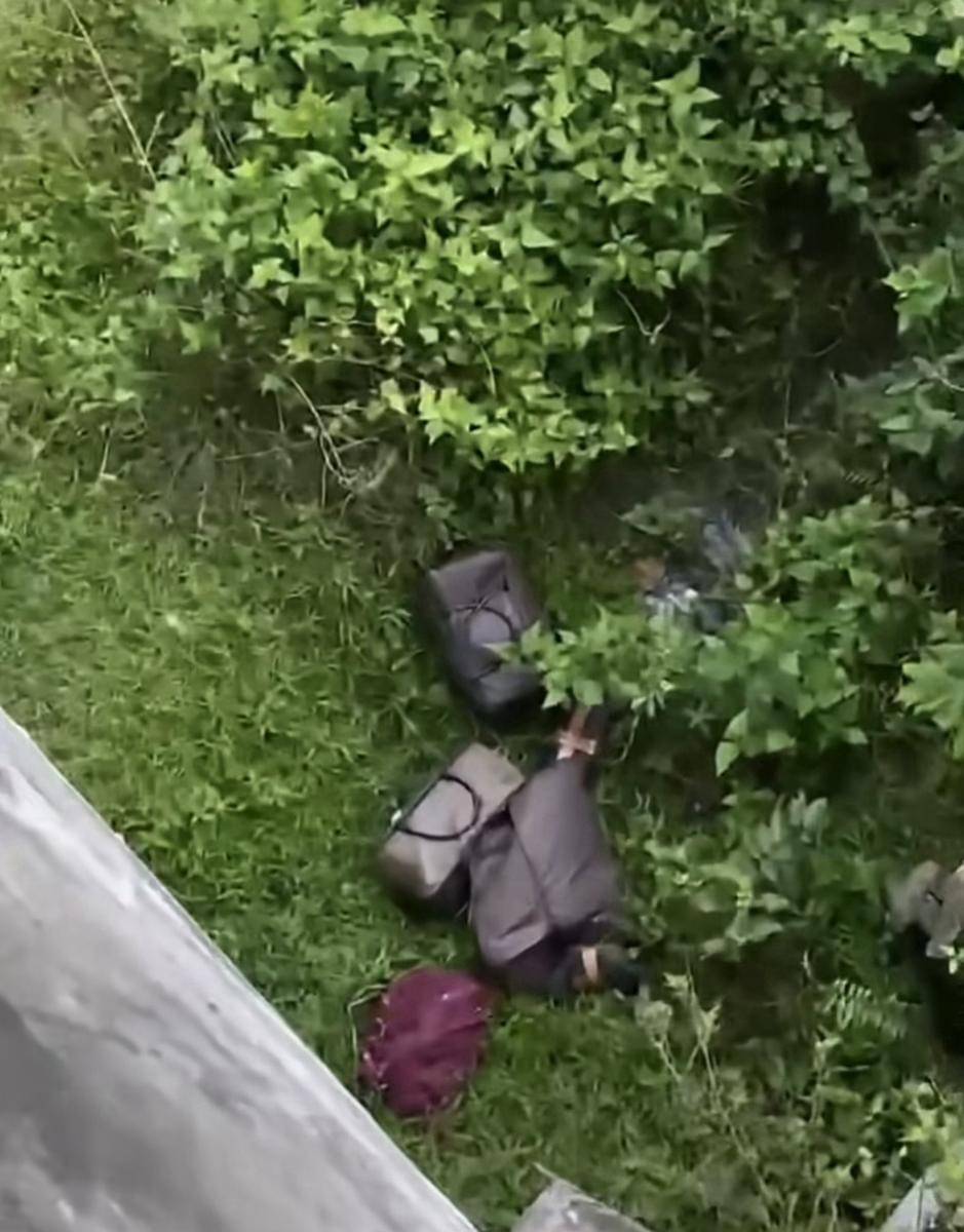 Barang bukti yang ditemukan usai kecelakaan di ruas Jalan Trans Tol Sumatra KM 136 B di mana ditemukan 90 ribu butir ekstasi.