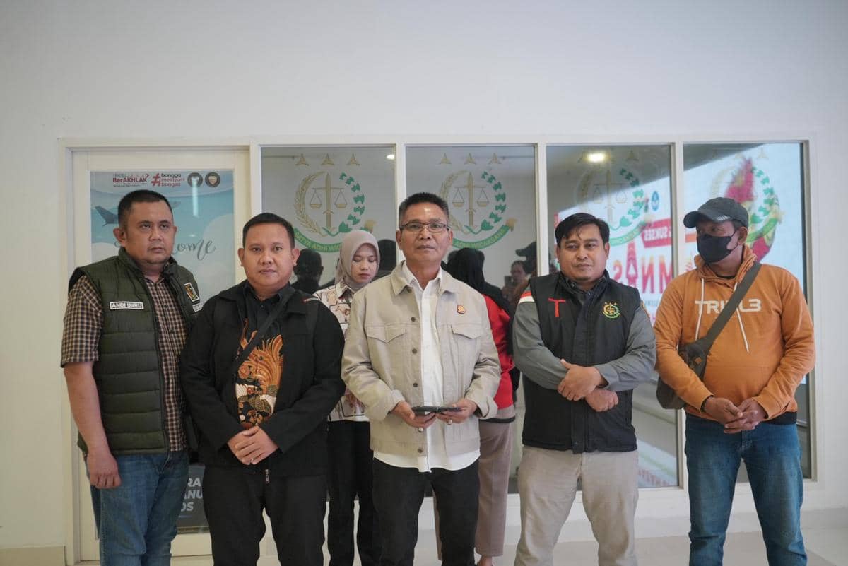 Tim Intelijen Kejaksaan Tinggi Sulawesi Selatan mengejar terpidana kasus narkotika yang masuk daftar pencarian orang (DPO) selama 16 bulan. (Dok. Kejati Sulsel)