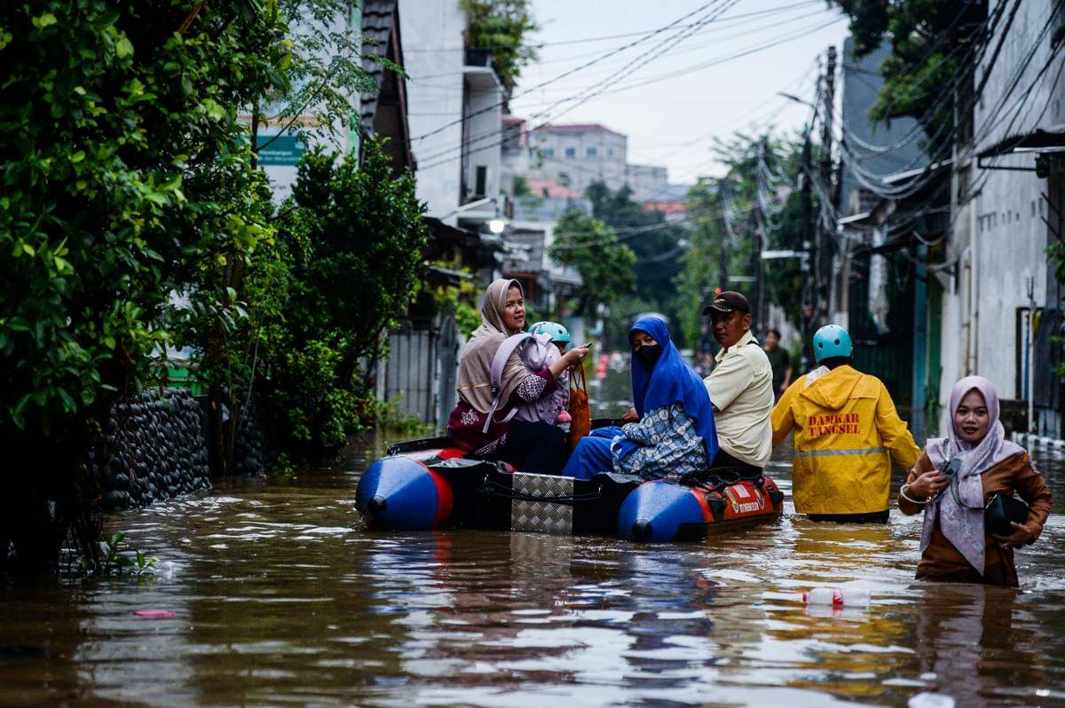 Banjir di wilayah Tangerang Selatan pada 18 November 2025