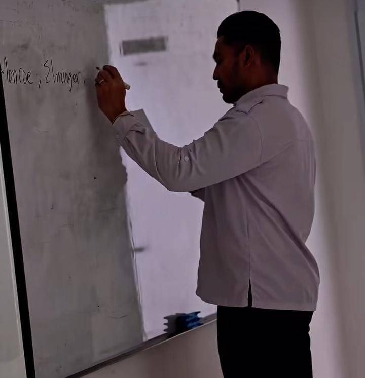 potret Robby Purba sebagai dosen praktisis tetap di MNC University