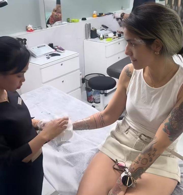 Sheila Marcia hapus tato salib