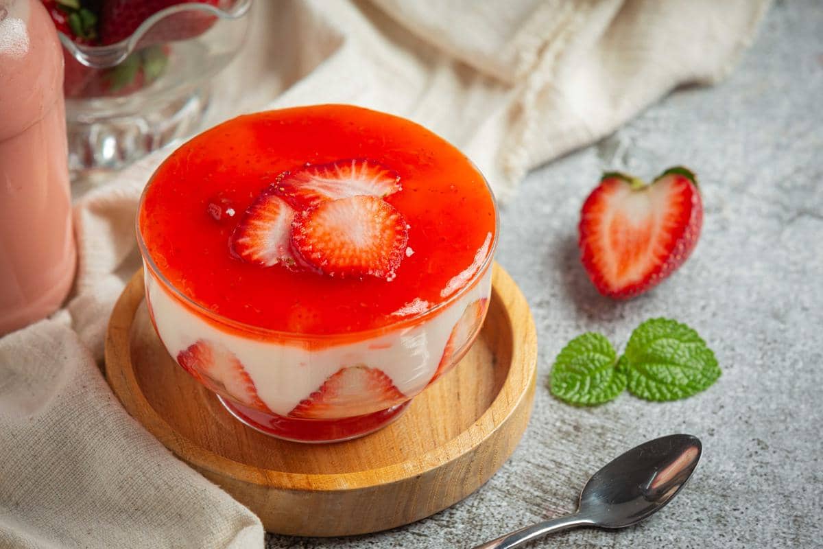 Resep Puding Jelly Stroberi, Dessert Manis yang Lembut dan Segar!