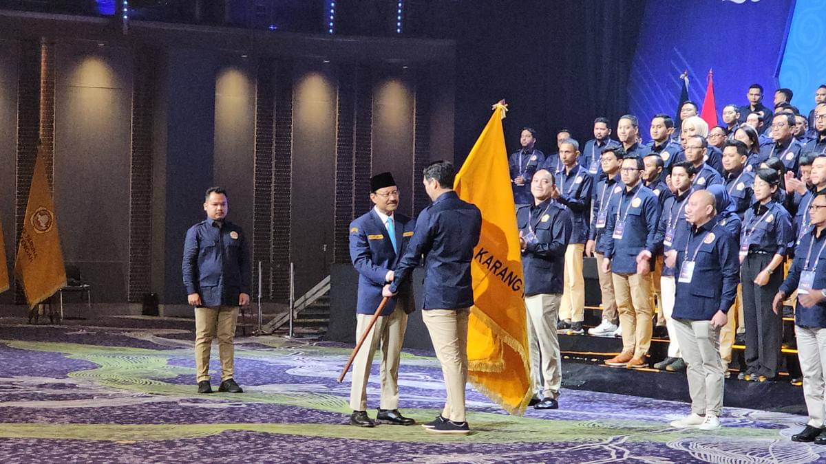 Mensos Saifullah Yusuf mengukuhkan Pengurus Nasional Karang Taruna