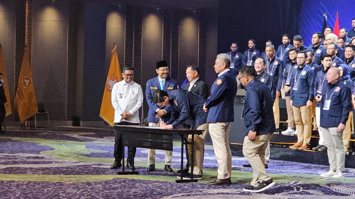 Mensos Saifullah Yusuf mengukuhkan Pengurus Nasional Karang Taruna