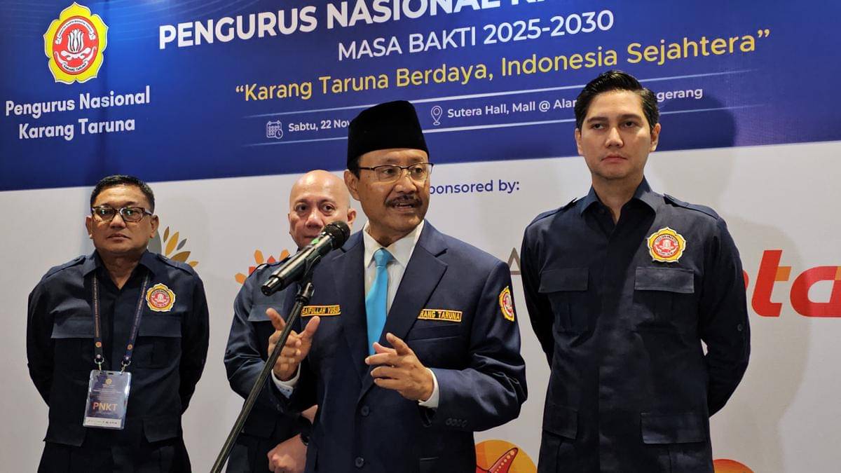 Mensos Saifullah Yusuf mengukuhkan Pengurus Nasional Karang Taruna