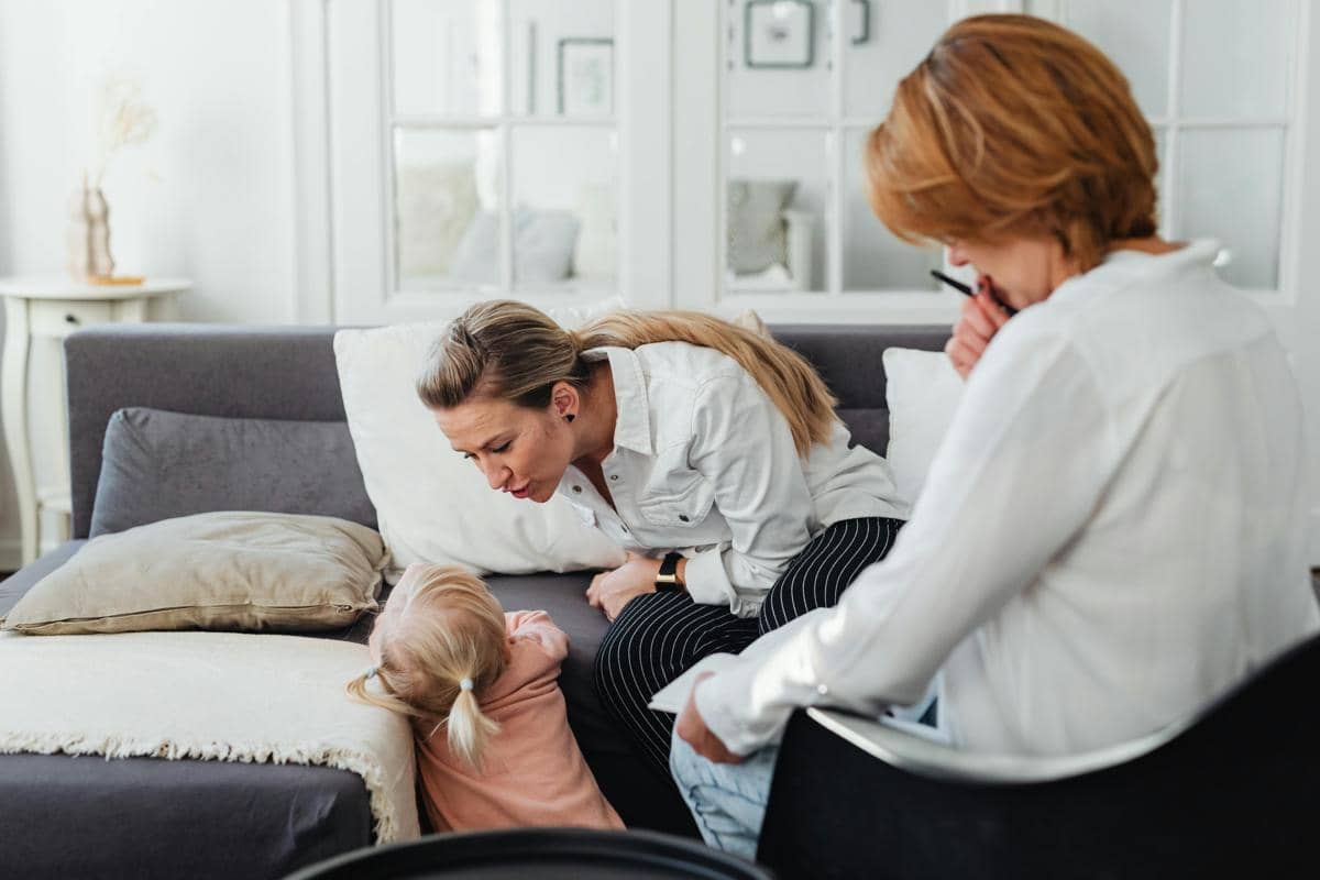 Ilustrasi mengamati parenting lintas generasi