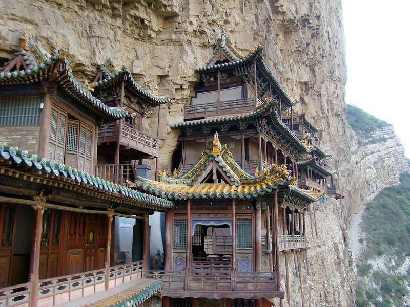 Ilustrasi xuankong si yang sudah berdiri sejak abad ke-6 tapi masih kokoh