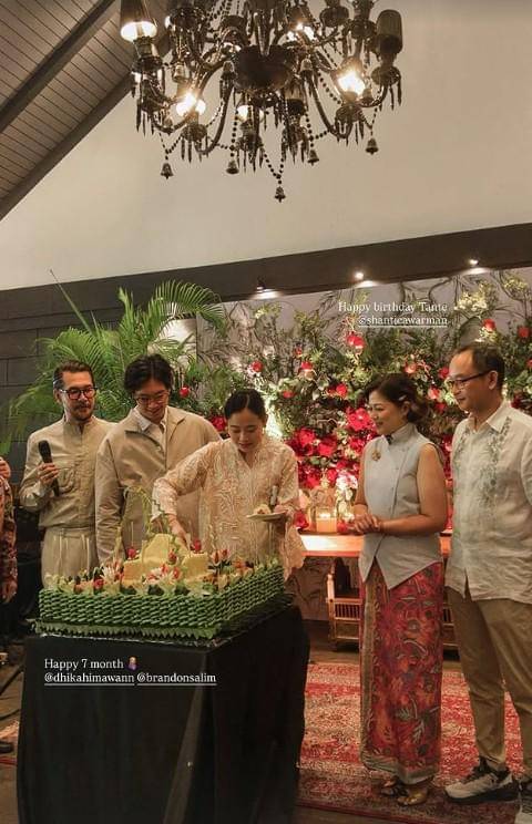 Perayaan 7 Bulan Kehamilan Istri Brandon Salim (instagram.com/dhikahimawan)