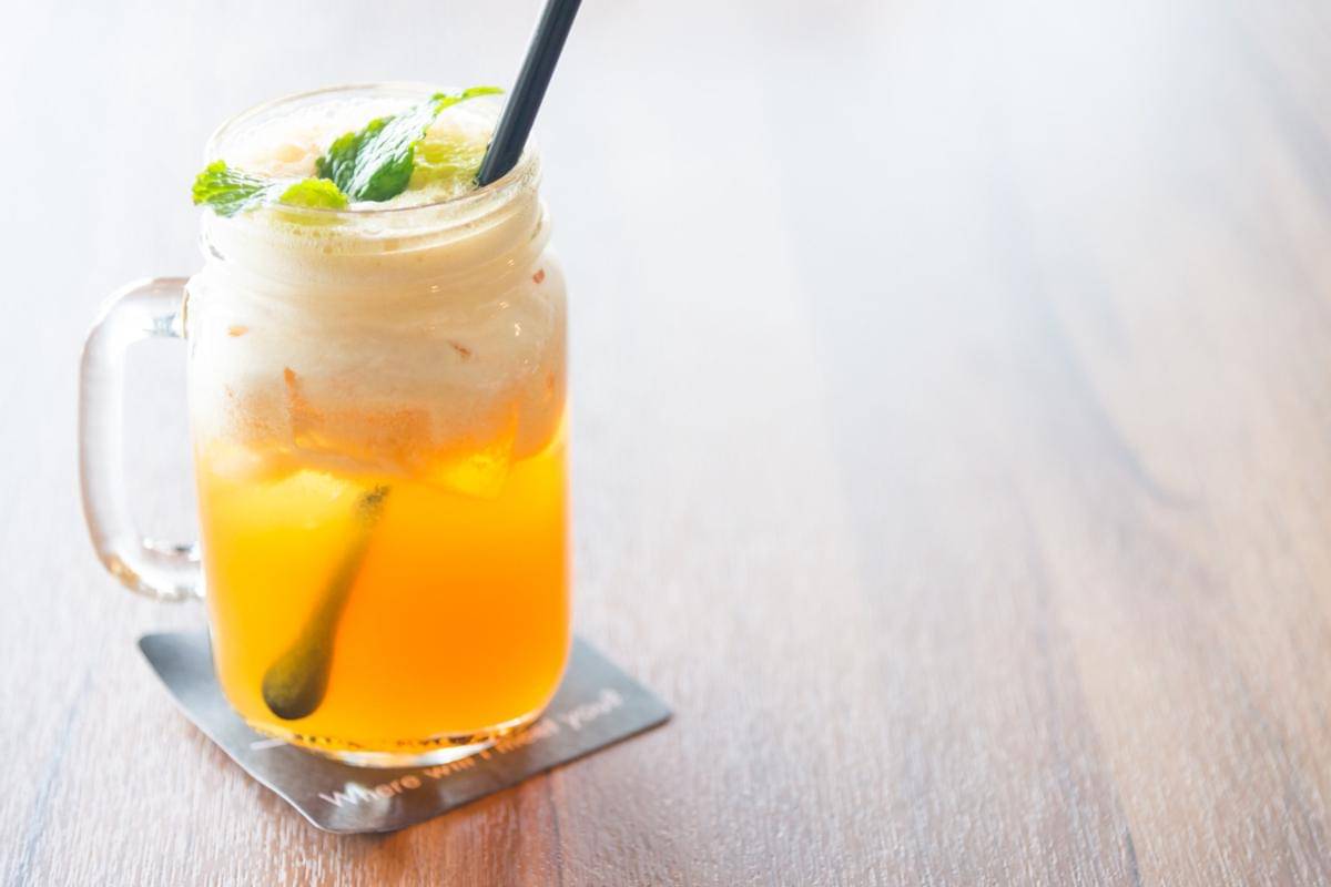 Jamu temulawak sparkling dengan gelembung soda