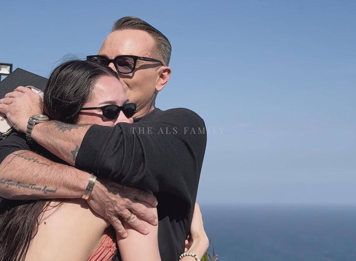 Reaksi Keluarga Dapat Kejutan Kehamilan Alyssa Daguise (youtube.com/The ALs)