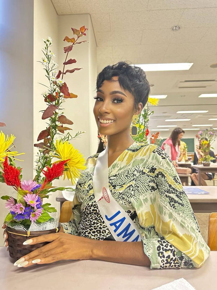 potret finalis Miss International 2025 lakukan Ikebana