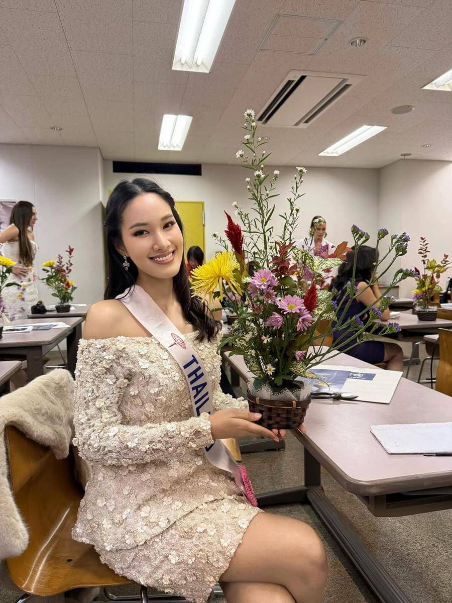 potret finalis Miss International 2025 lakukan Ikebana