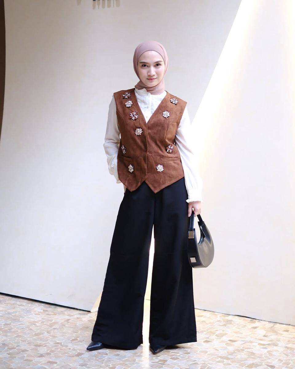 ide mix and match layering outfit ala Melody Laksani 