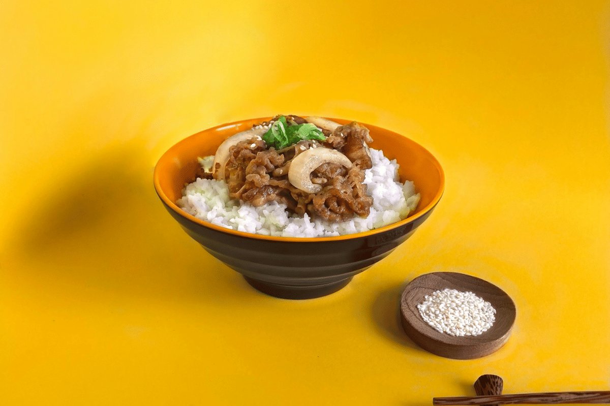 ilustrasi gyudon daging sapi giling