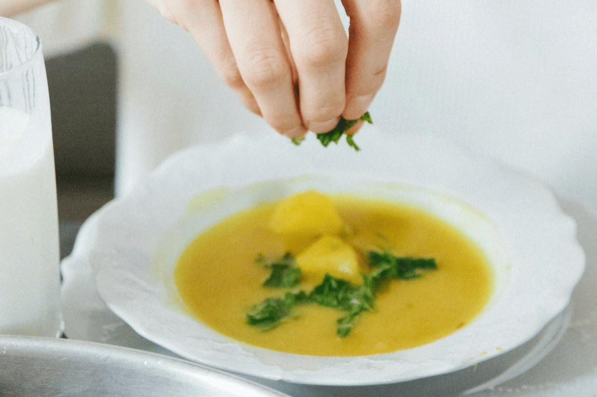 ilustrasi sajian soupe bonne femme