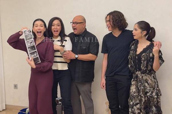 Reaksi Keluarga Dapat Kejutan Kehamilan Alyssa Daguise (youtube.com/The ALs)