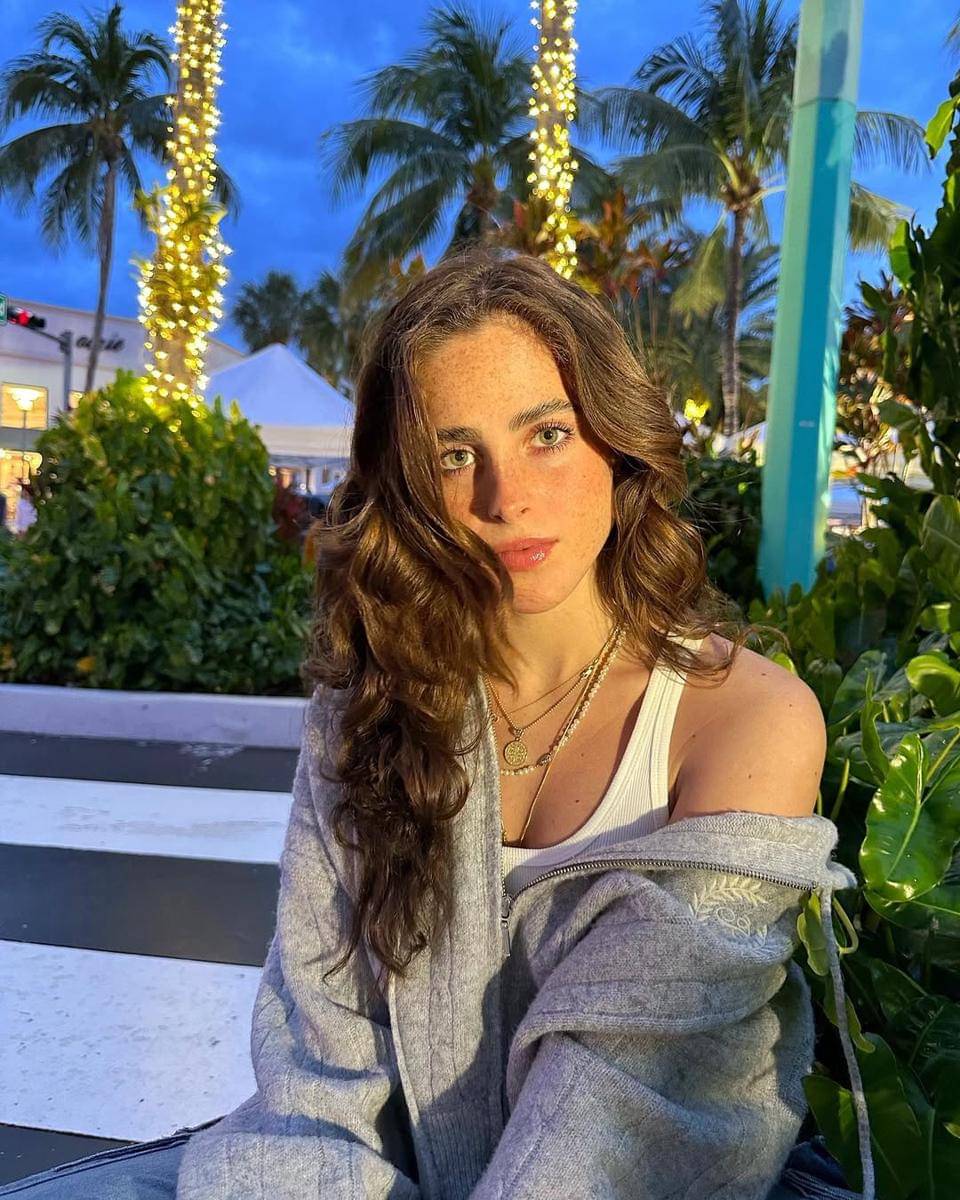 inspirasi gaya makeup ala Fatima Bosch 