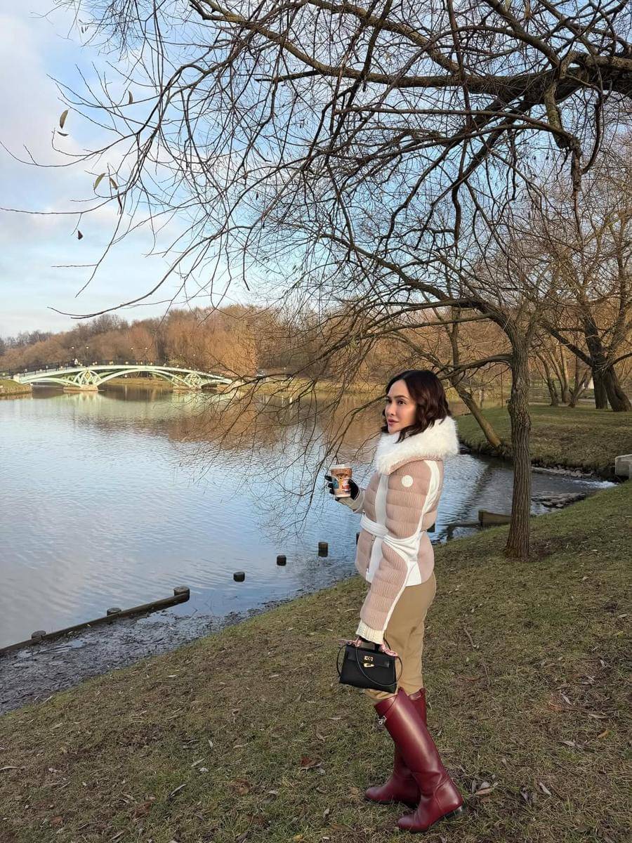 Shandy Aulia liburan di Moskow.