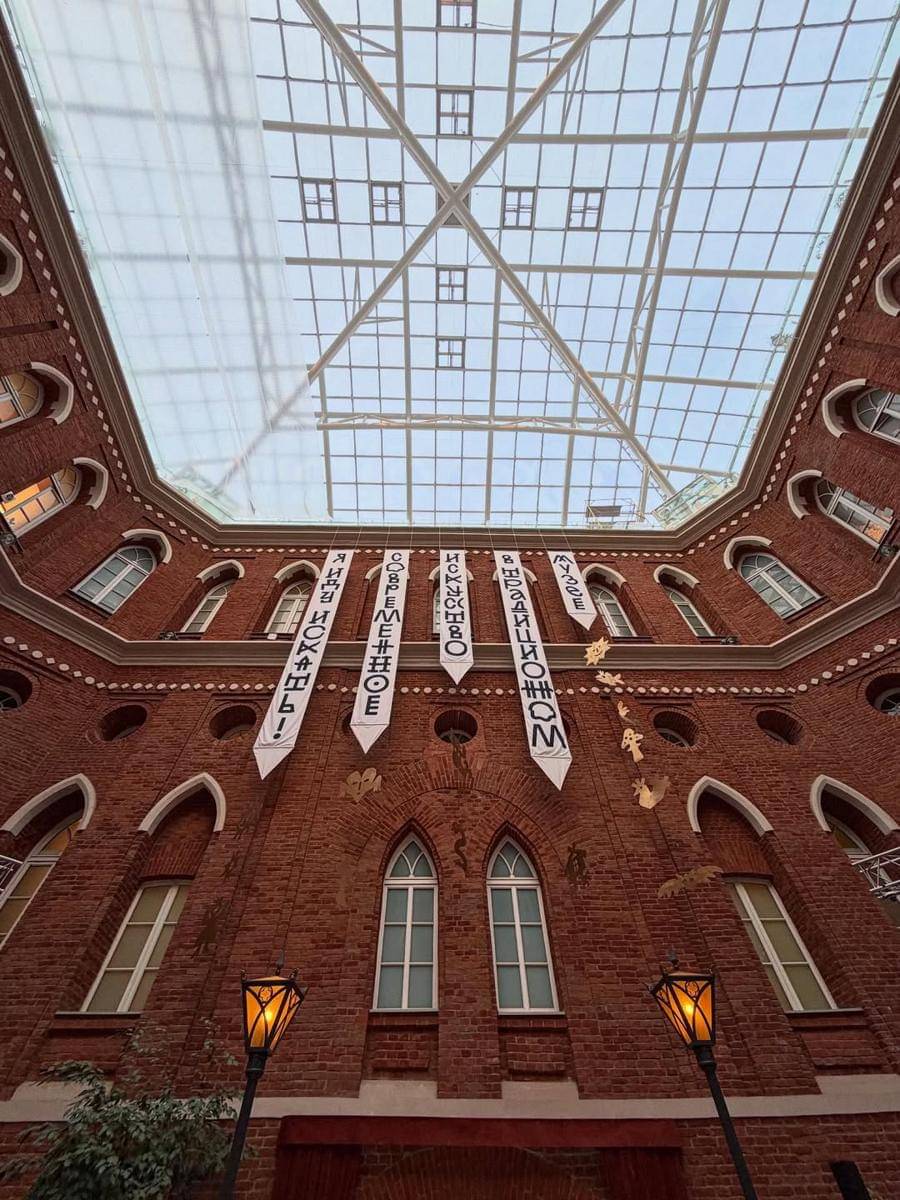 Shandy Aulia liburan di Moskow.