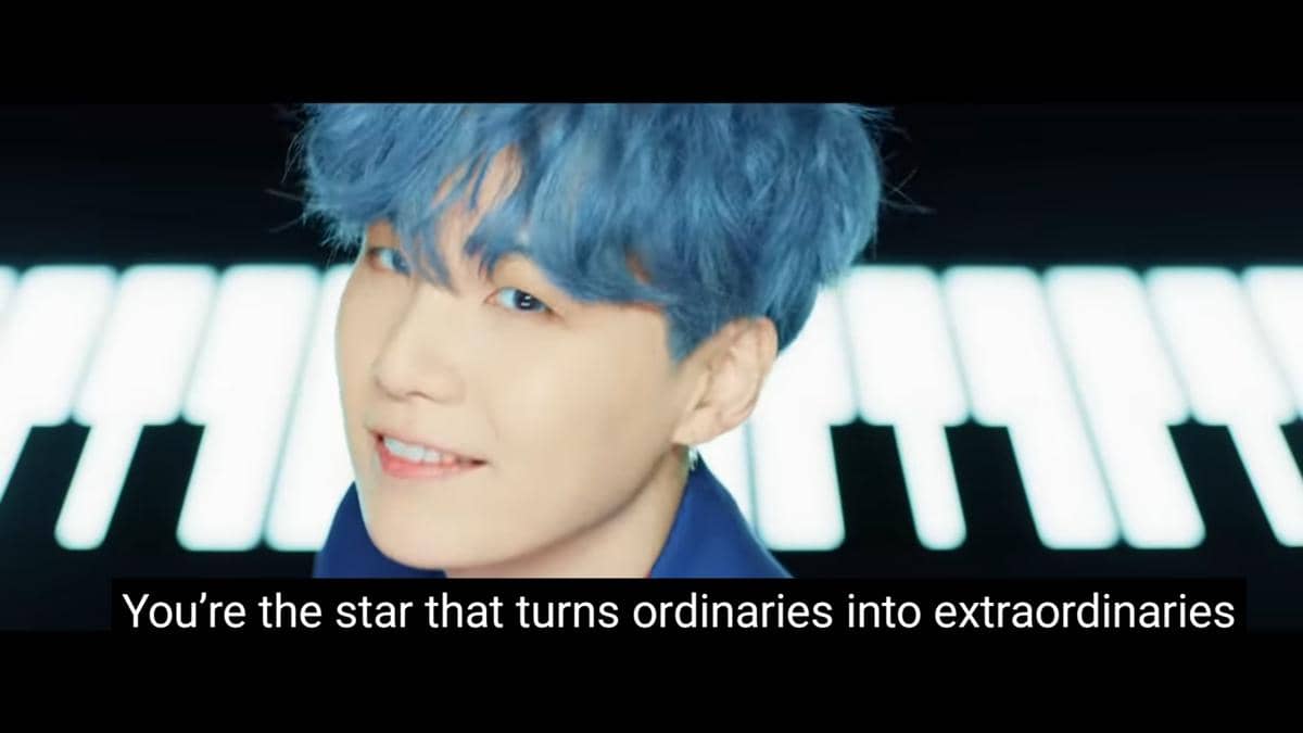 cuplikan MV "Boy With Luv"