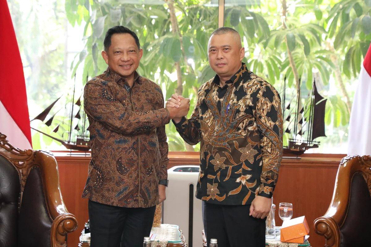 Menteri Dalam Negeri Tito Karnavian dan Menteri Perhubungan Dudy Purwagandhi. (Dok. Kemendagri)